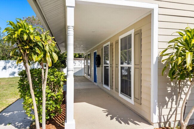 Building Photo - Charming Renovated 4BR/3BA Single Family Home