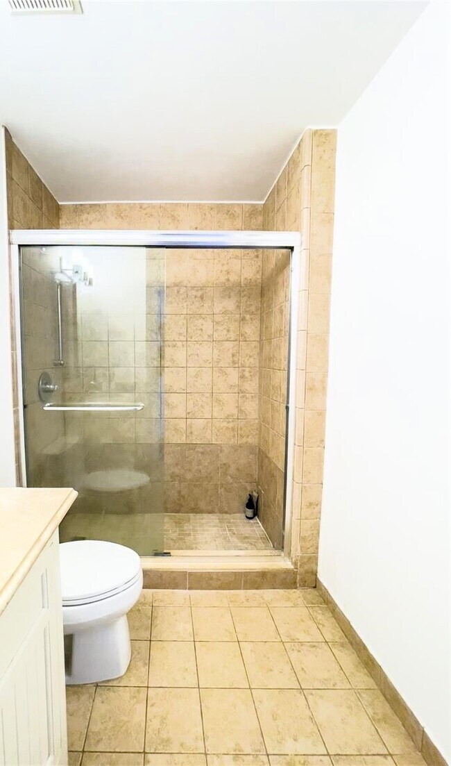 Building Photo - 1017 Meridian Ave