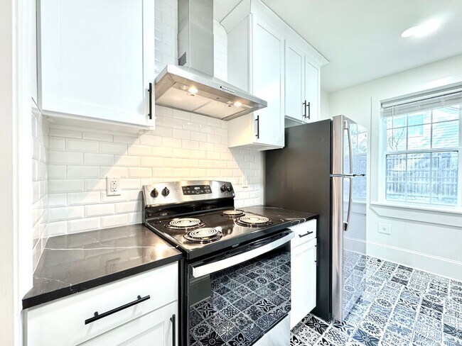 Building Photo - The Gladiola – Newly Renovated Luxury Livi...