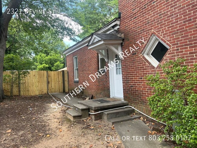 Building Photo - Charming 2-Bedroom Home in Prime Devine St...