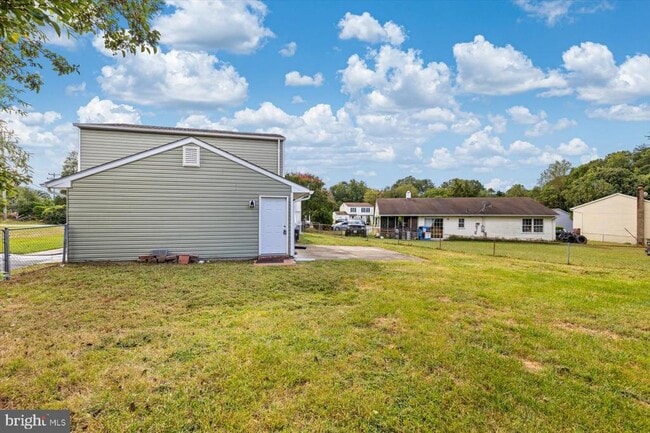 Building Photo - 10506 Circle 1 Dr