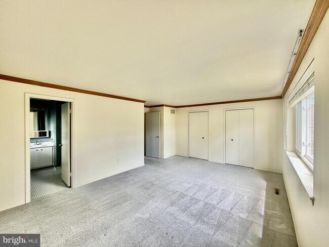 Building Photo - 1 Crotona Ct