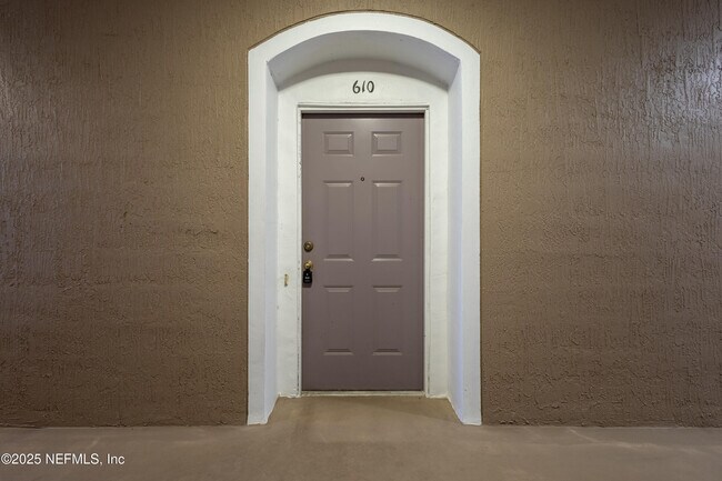 Building Photo - 10550 Baymeadows Rd
