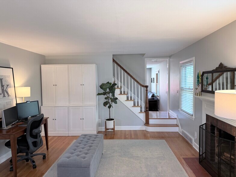 Building Photo - 821 Minakwa Dr