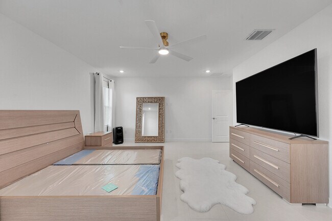 Building Photo - 6371 Windwood Wy