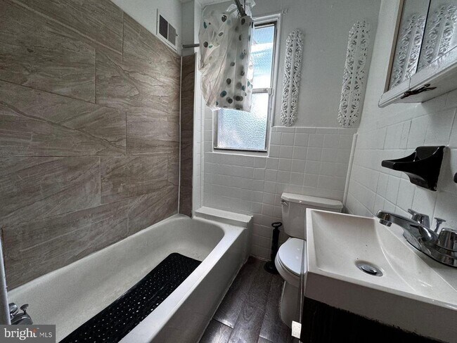 Building Photo - 210 N Avondale St