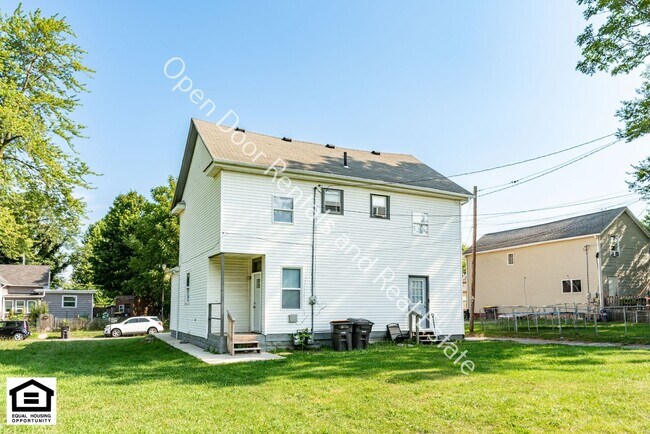 Building Photo - 317-319 W Masterson Ave