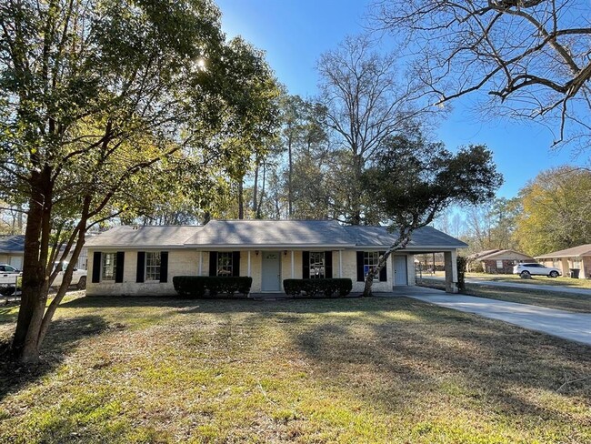 Primary Photo - 385 W Bolivar St
