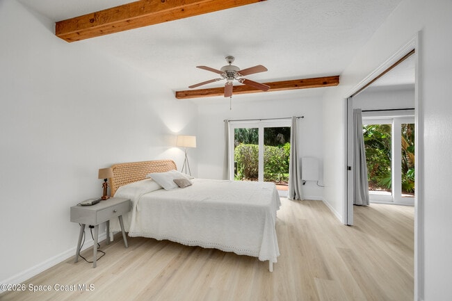 Building Photo - 105 La Costa St