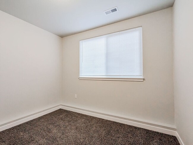 Building Photo - **Move-in Special** Gorgeous Remodeled 4 bed 2 bath w/ 2 car garage!