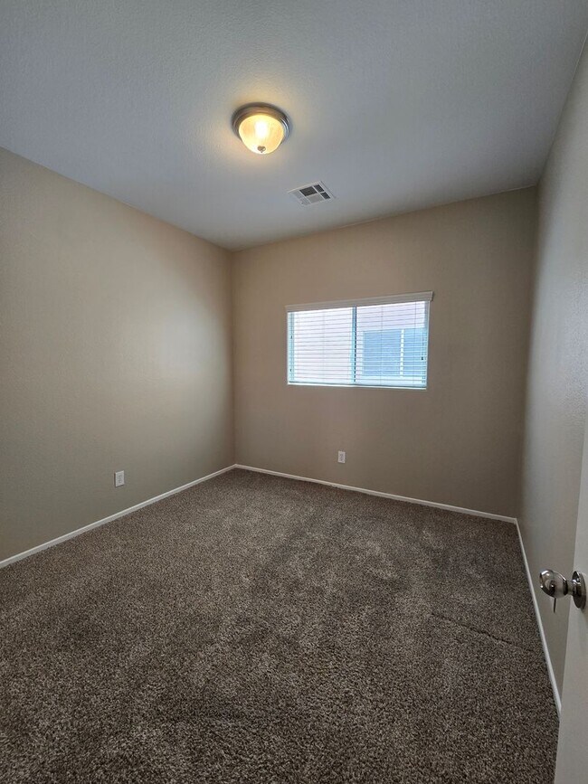 Building Photo - A Stunning 4 Bedroom Home in South West La...