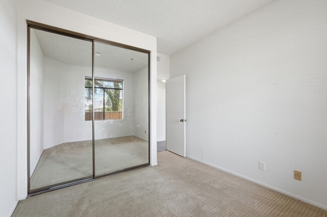 Building Photo - 2559 Plaza del Amo
