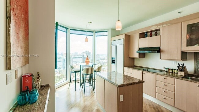 Building Photo - 300 South Pointe Dr