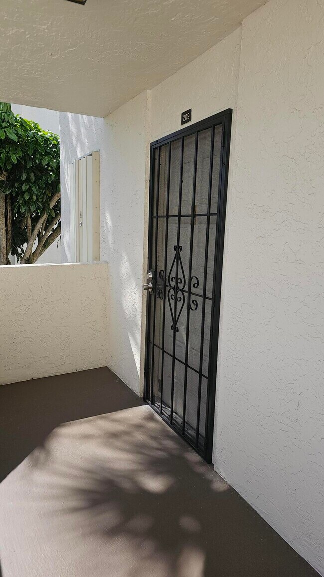 Building Photo - 3138 Via Poinciana