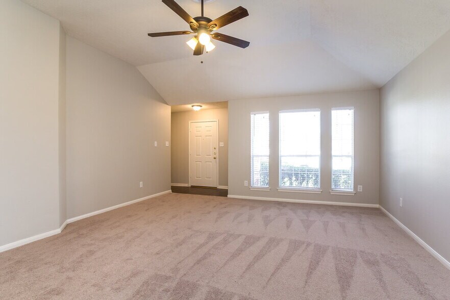 Building Photo - 32123 Decker Oaks Dr