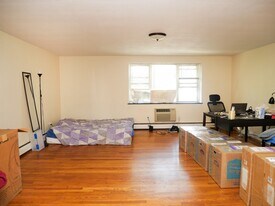 Building Photo - 183 Kent St