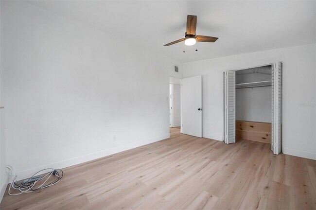 Building Photo - 209 Southeast Jefferson Cir N