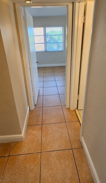 Building Photo - 1851 NE 168th St