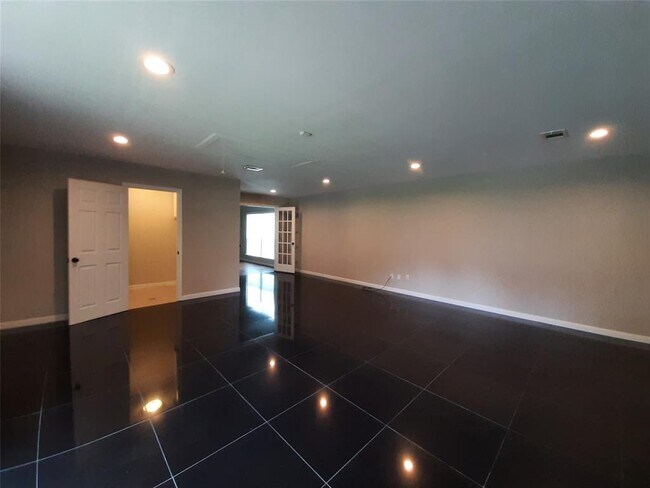 Building Photo - 31326 Alice Ln