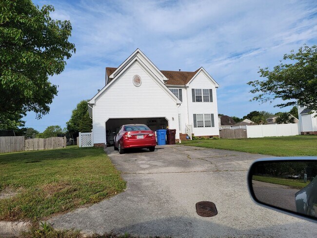 Building Photo - 1110 Carriage Ct