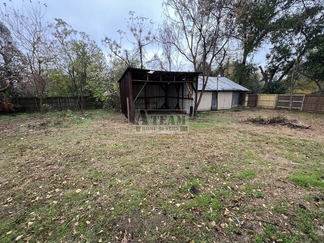 Building Photo - Renovated 2 Bed 1 Bath house for rent in Trinidad!