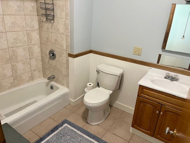 Building Photo - 3 Bedroom Home in South Burlington VT Available 5/1 or anytime in April!