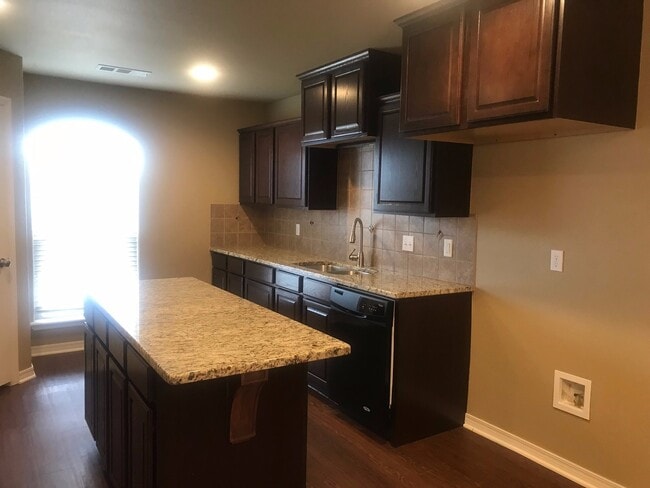 Building Photo - 7408 Topeka Dr