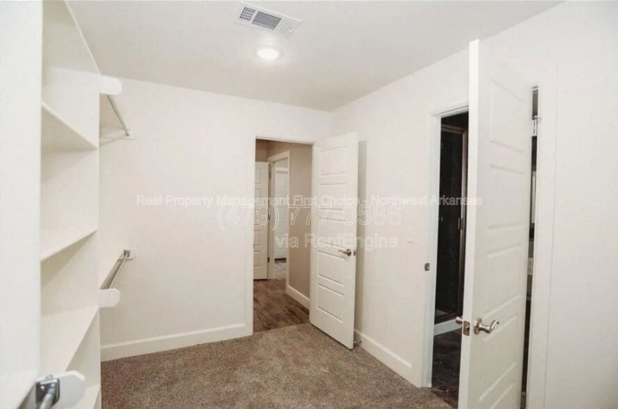 Building Photo - 1411 Sweetbriar Way