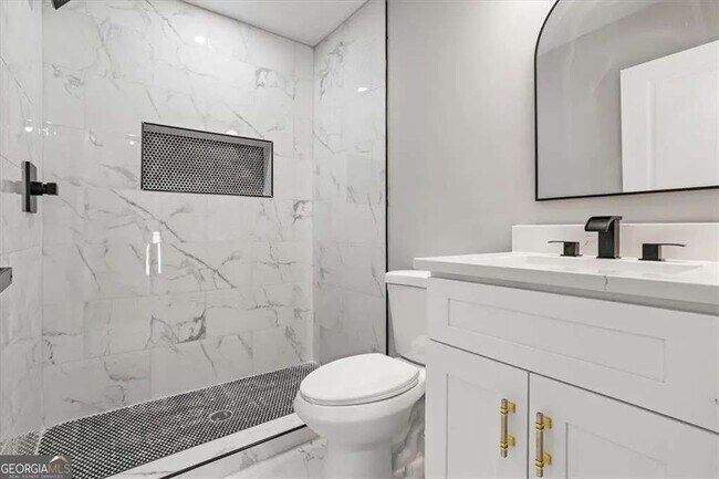 Building Photo - 724 Cowan Rd SE