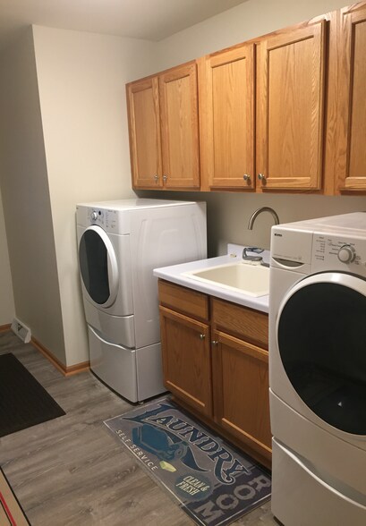 Laundry Room - 611 Wellington Dr