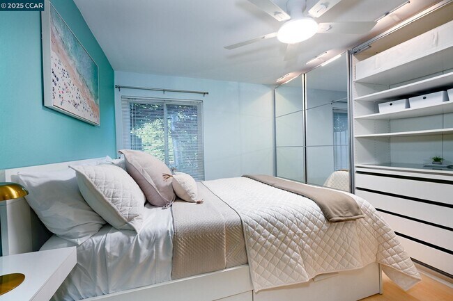 Building Photo - 2560 Walnut Blvd