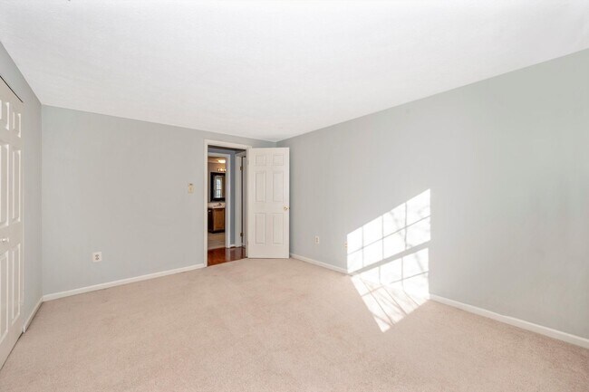 Building Photo - Affordable Condo in Frederick, MD