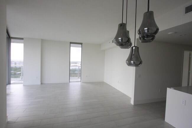 Building Photo - 2000 Metropica Wy