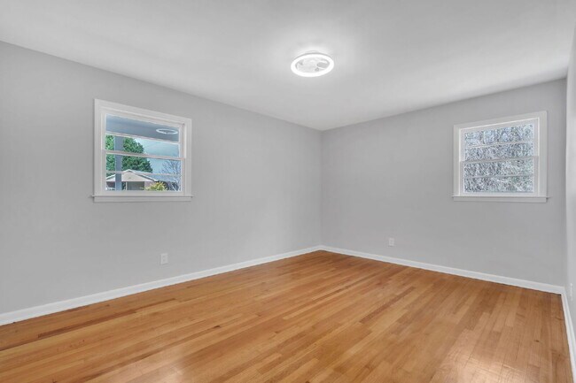 Building Photo - 2BR/1BA Townhome with Granite Countertops & Carport $1325/mo rent