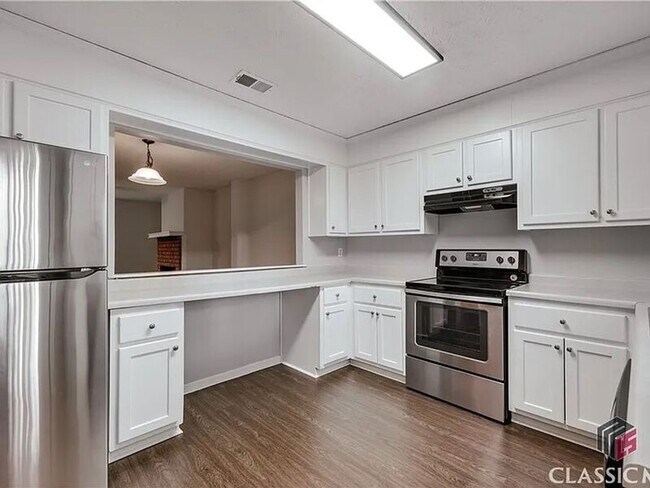 Building Photo - 207 Highland Park Dr