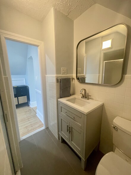 3rd floor bath - 99 Hudson St