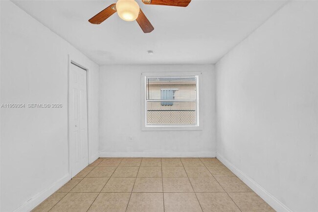 Building Photo - 2800 NW 6th Ct