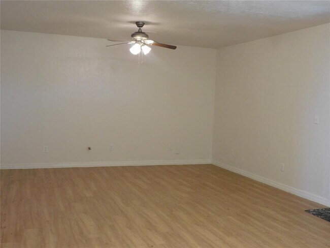 Building Photo - 728 SW 1st St