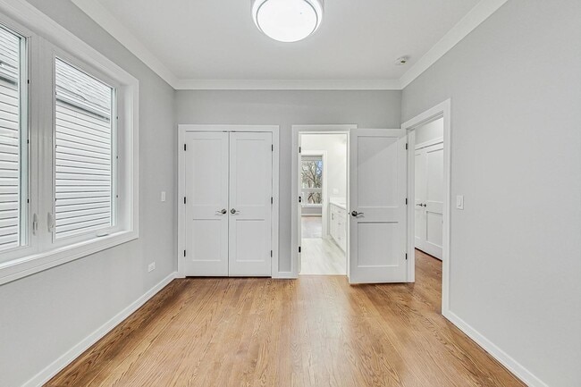 Building Photo - 6626 S Ingleside Ave