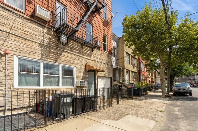 Building Photo - 40 Beacon Ave