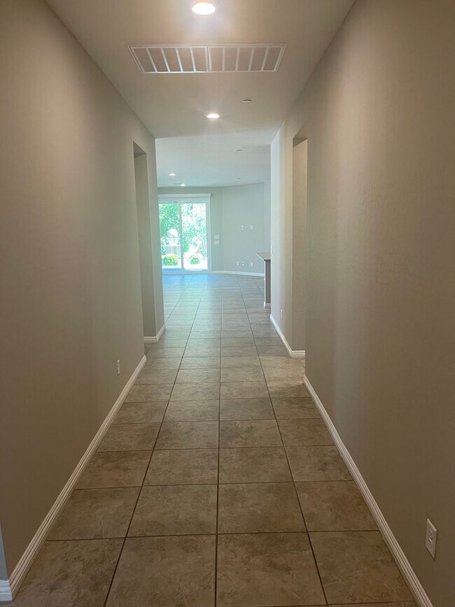 Building Photo - Beautiful Home in Inspirada Community