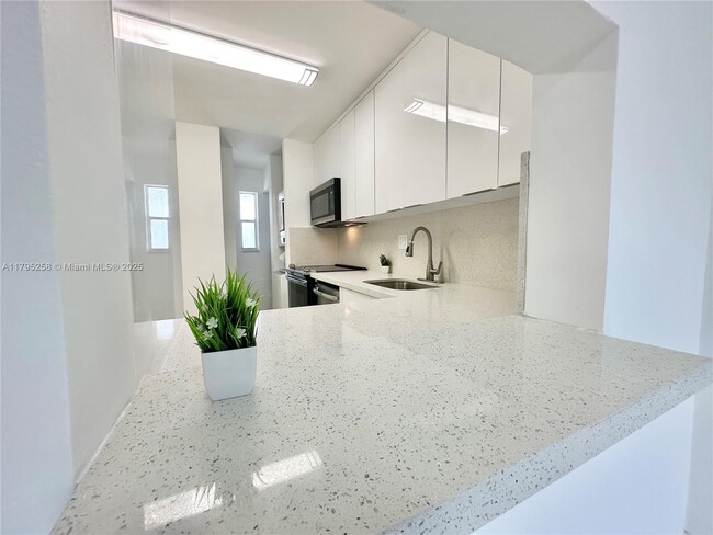 Building Photo - 8051 S Colony Cir