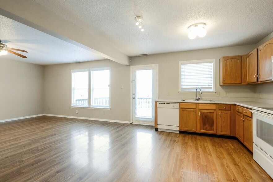 Building Photo - 8836 Hosta Way