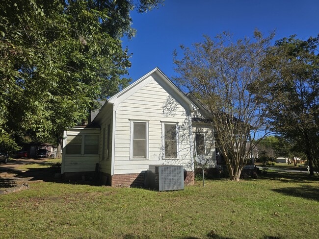 Building Photo - 505 Ave 2 NE