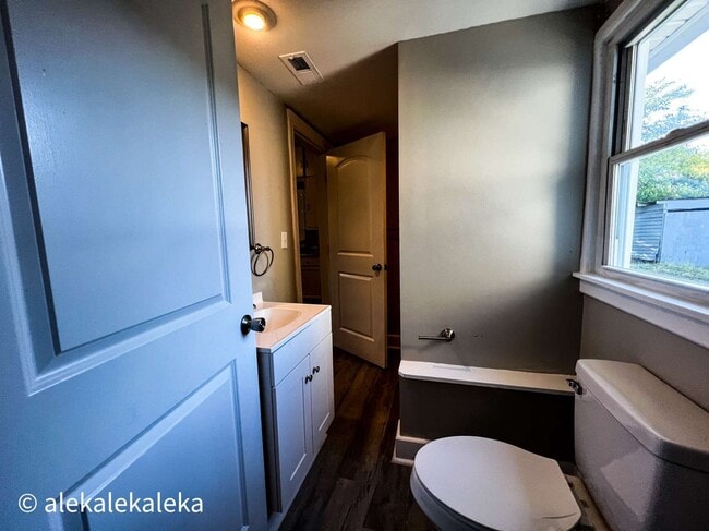 Building Photo - 715 Fisher Ferry St