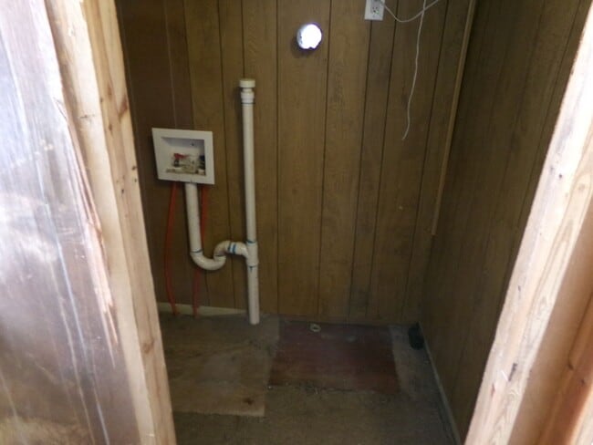 Building Photo - Spacious 3-Bedroom 2-Bathroom Home