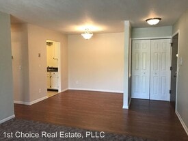 Building Photo - 1717 Maple Rdg