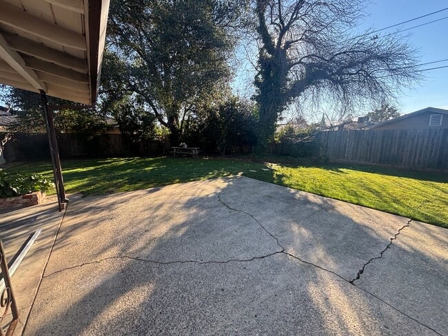 Building Photo - Central Roseville, Close to Shopping and Parks, 3 Bedroom 2 Bathrooms, 1536sq feet