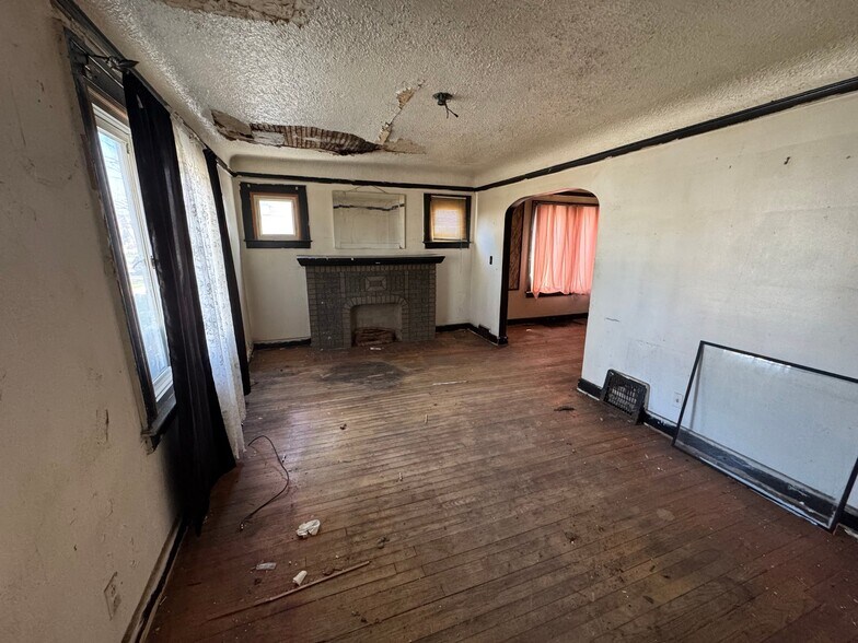 Building Photo - 15447 Griggs St