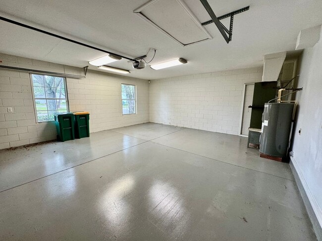 Building Photo - IMMACULATE 2 Bedroom / 2 Bathroom in Count...